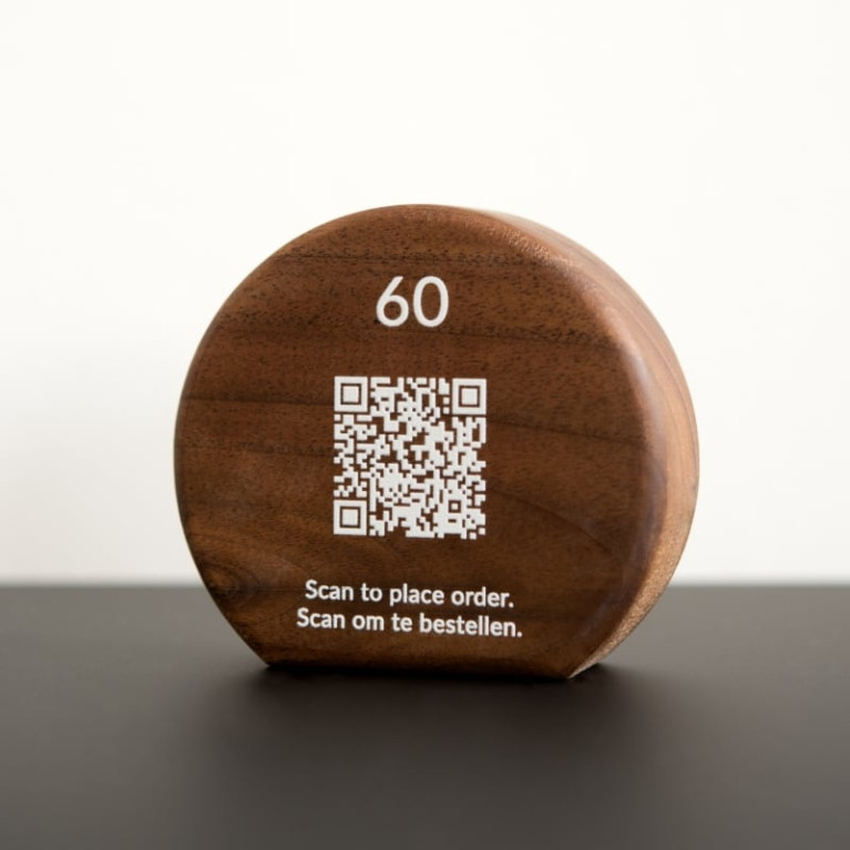 Tafelbordje Juglann Notenhout Rond met QR code