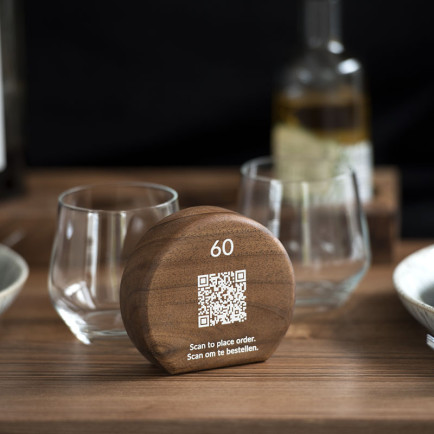Tafelbordje Juglann Notenhout Rond met QR code